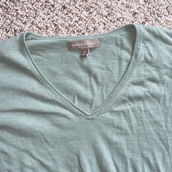 Banana Republic Sage V-Neck Pullover - Picture 3 of 5
